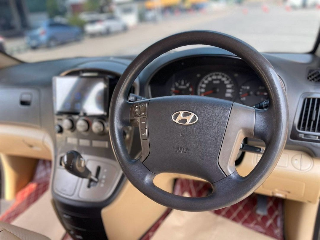 Hyundai H1 2.5 A2 DLUXE ออโต้ ปี 2012/2556