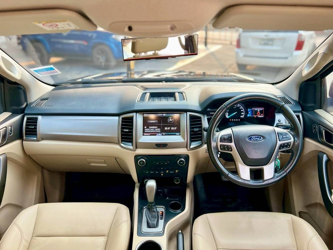 FORD EVEREST 2.2 TITANIUM 2WD ออโต้ ปี 2016 (2559) 7 ที่นั่งยอดฮิต