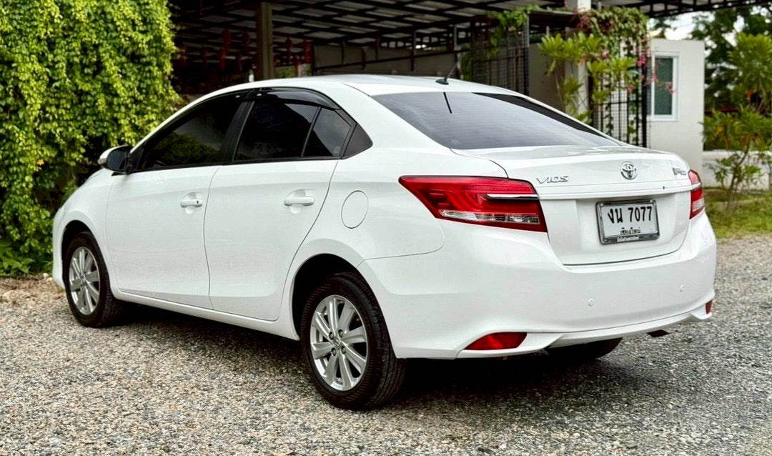 TOYOTA VIOS 1.5 J AIRBAG ABS เกียร์ออโต้ 2018/2561 ตัวใหม่ ฝาขาว NR2