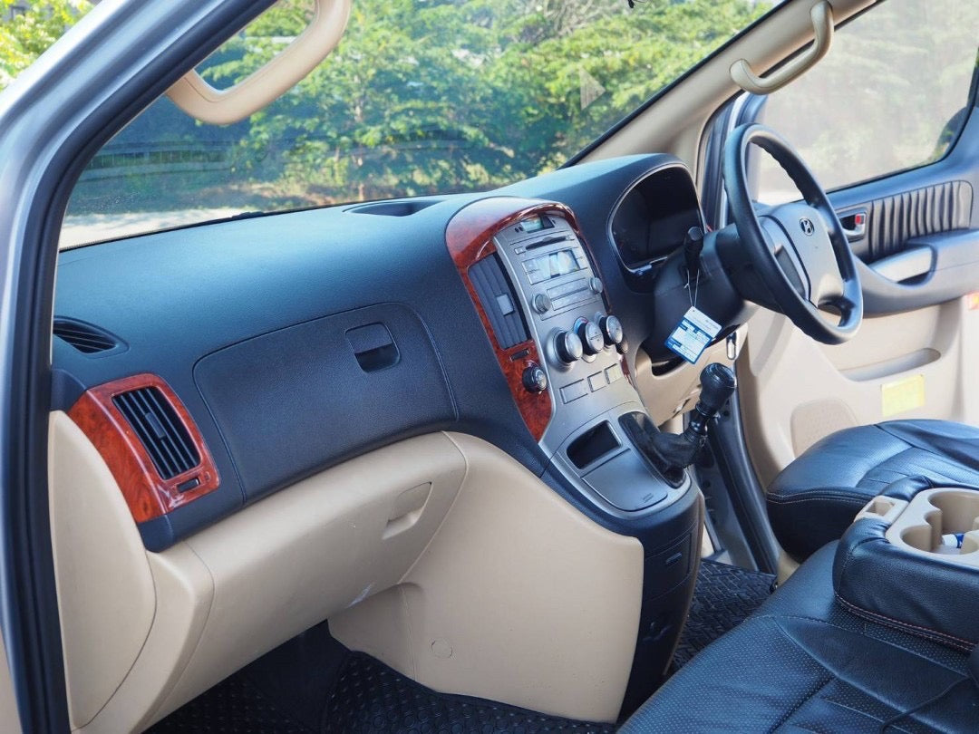 Hyundai H1 2.5 MAESTO TOURING CRDi M/T ปี 2012/2556