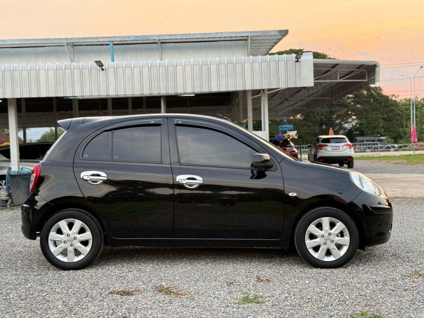 Nissan March 1.2 V A/T ปี 2011