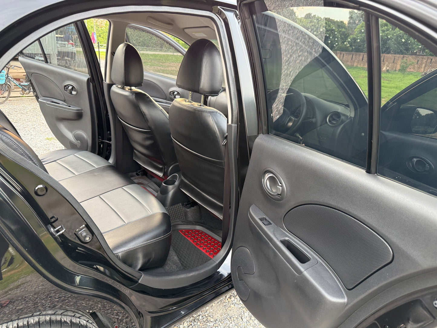 Nissan March 1.2 V A/T ปี 2011