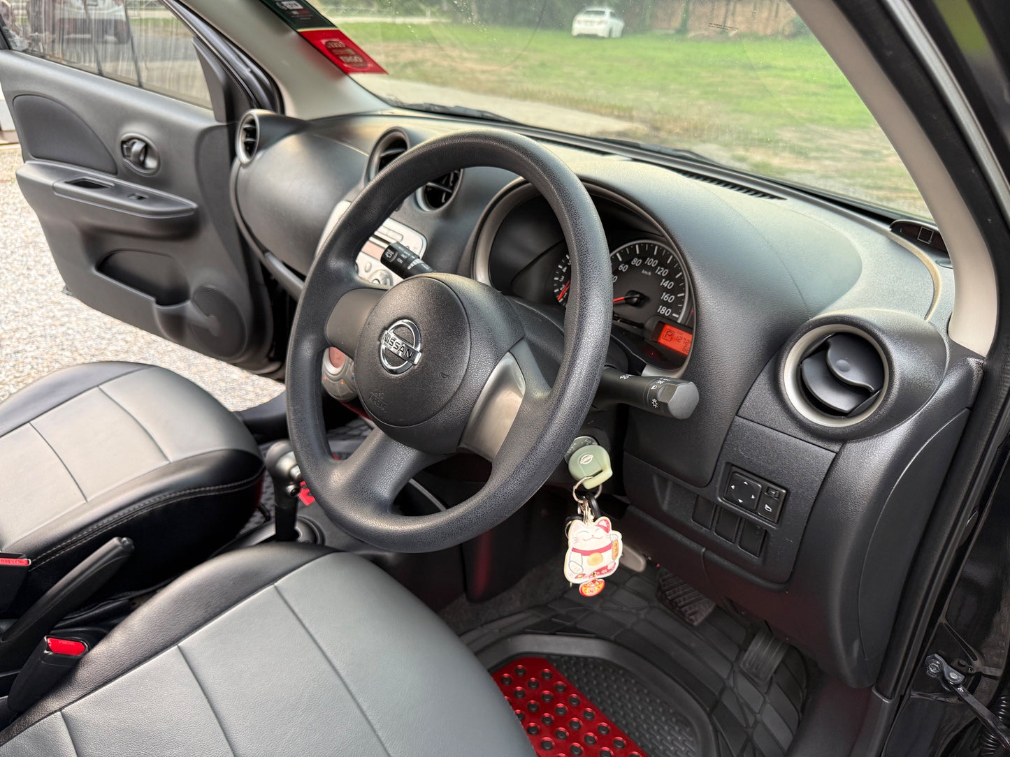 Nissan March 1.2 V A/T ปี 2011