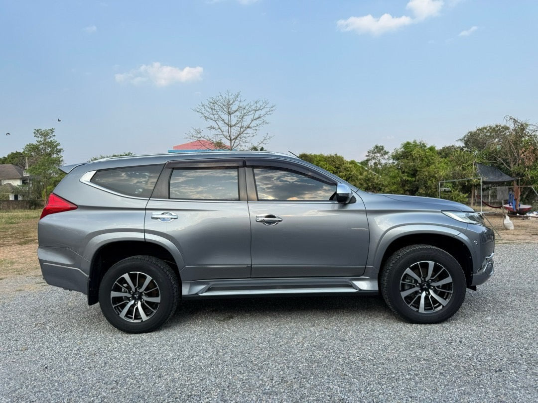 Mitsubishi PAJERO Sport 2.4GT Premium Top 2WD 7 ที่นัง ปี 2017 จดทะเบียน 2561