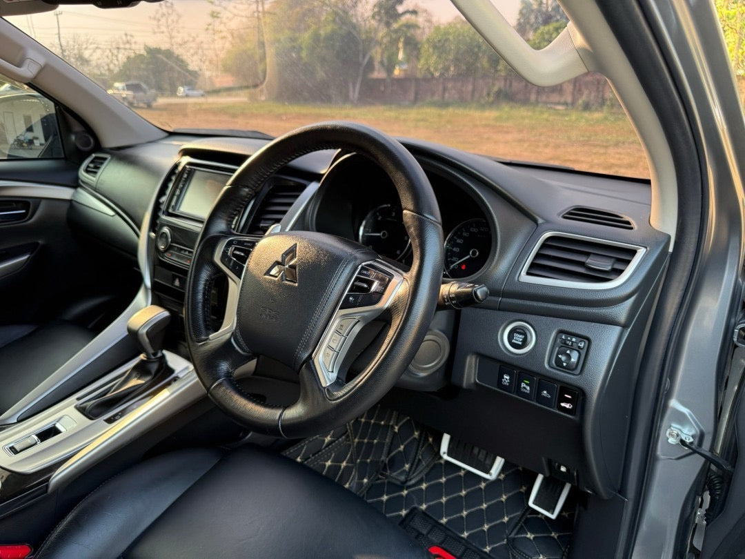 Mitsubishi PAJERO Sport 2.4GT Premium Top 2WD 7 ที่นัง ปี 2017 จดทะเบียน 2561