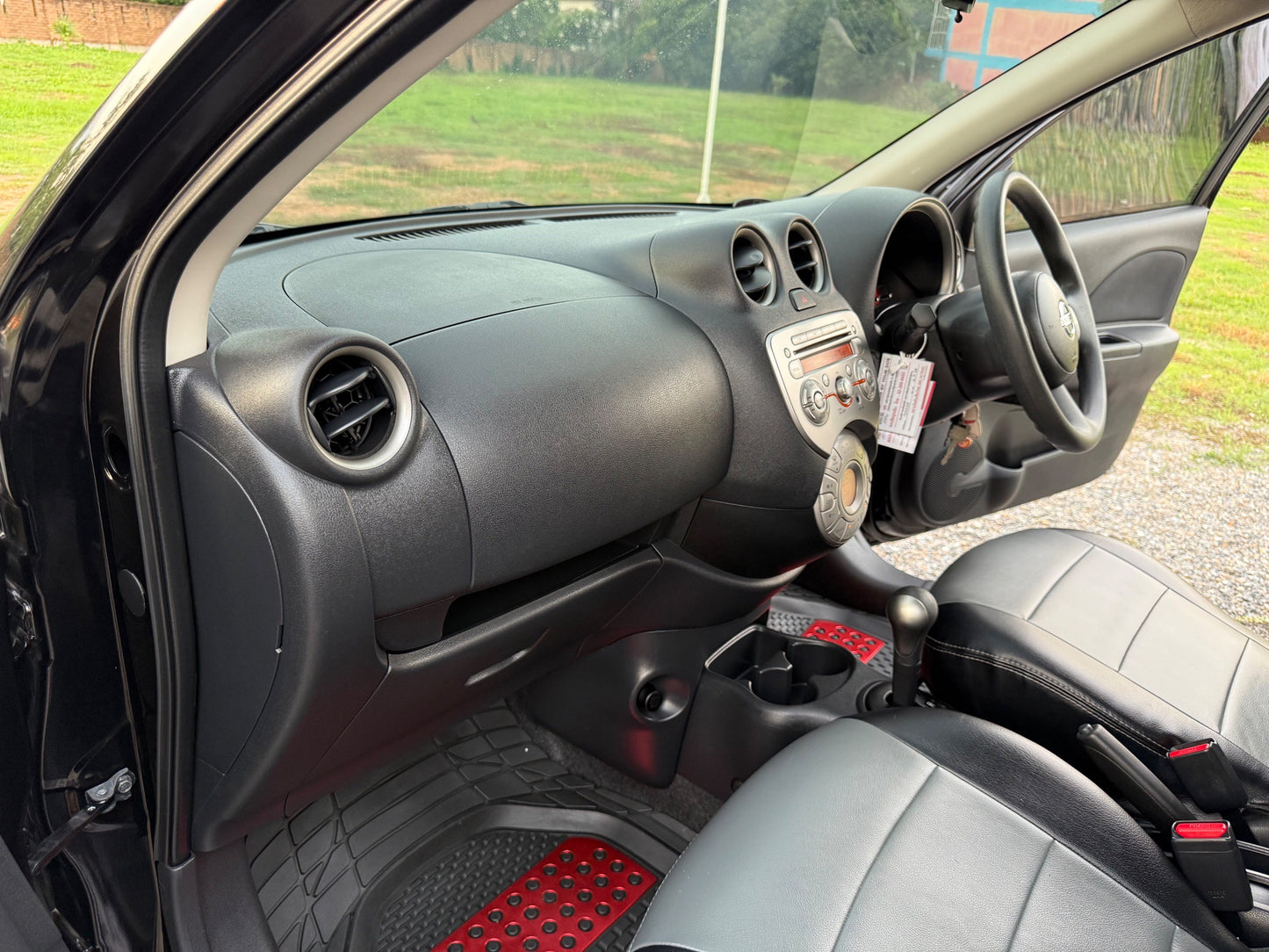Nissan March 1.2 V A/T ปี 2011