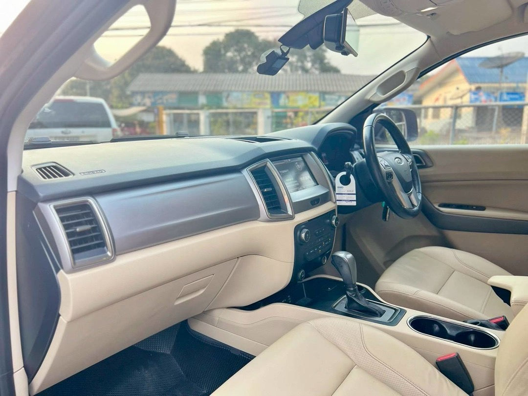 FORD EVEREST 2.2 TITANIUM 2WD ออโต้ ปี 2016 (2559) 7 ที่นั่งยอดฮิต