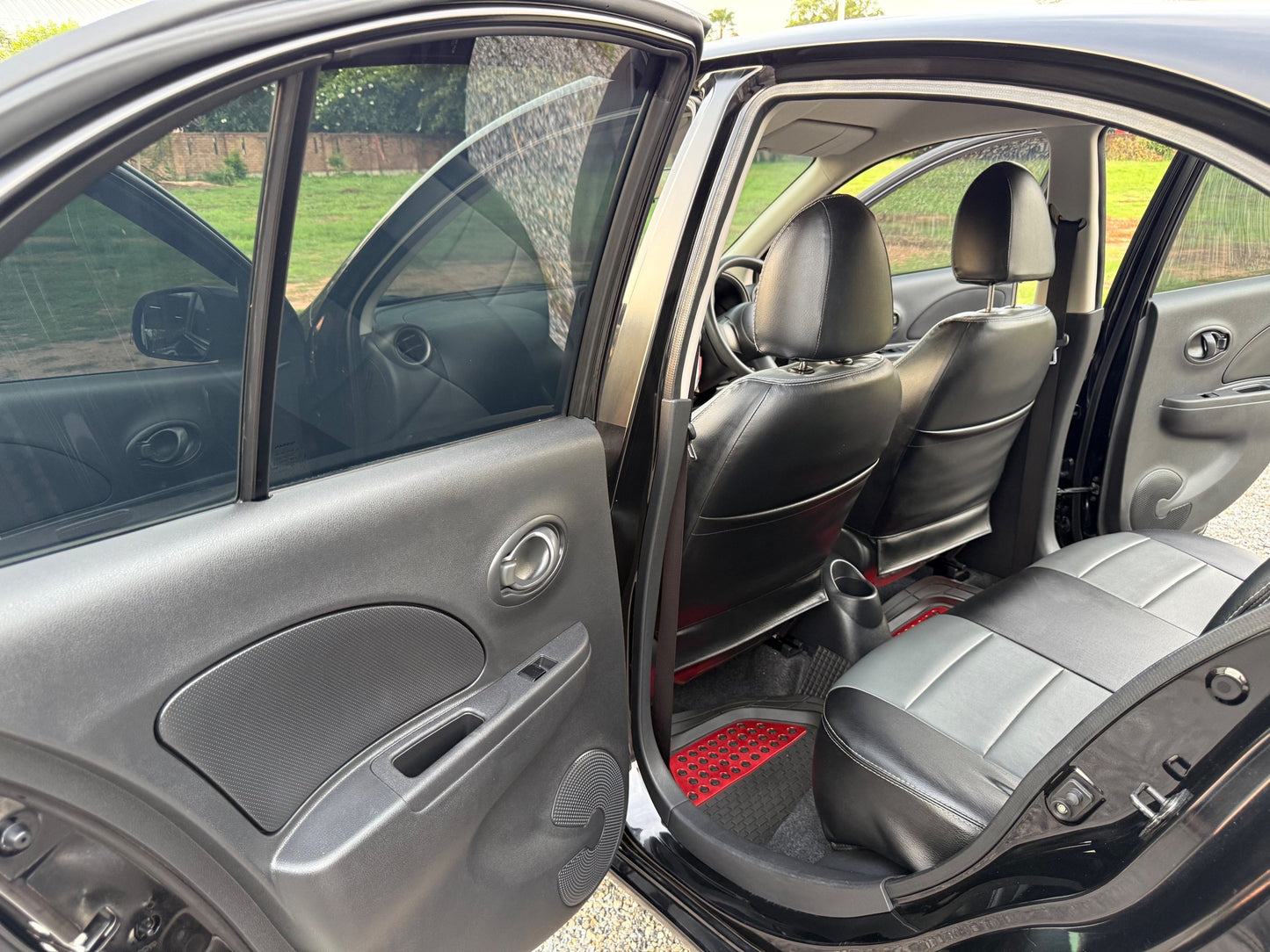 Nissan March 1.2 V A/T ปี 2011