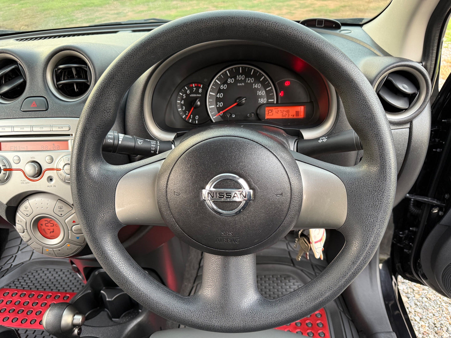 Nissan March 1.2 V A/T ปี 2011