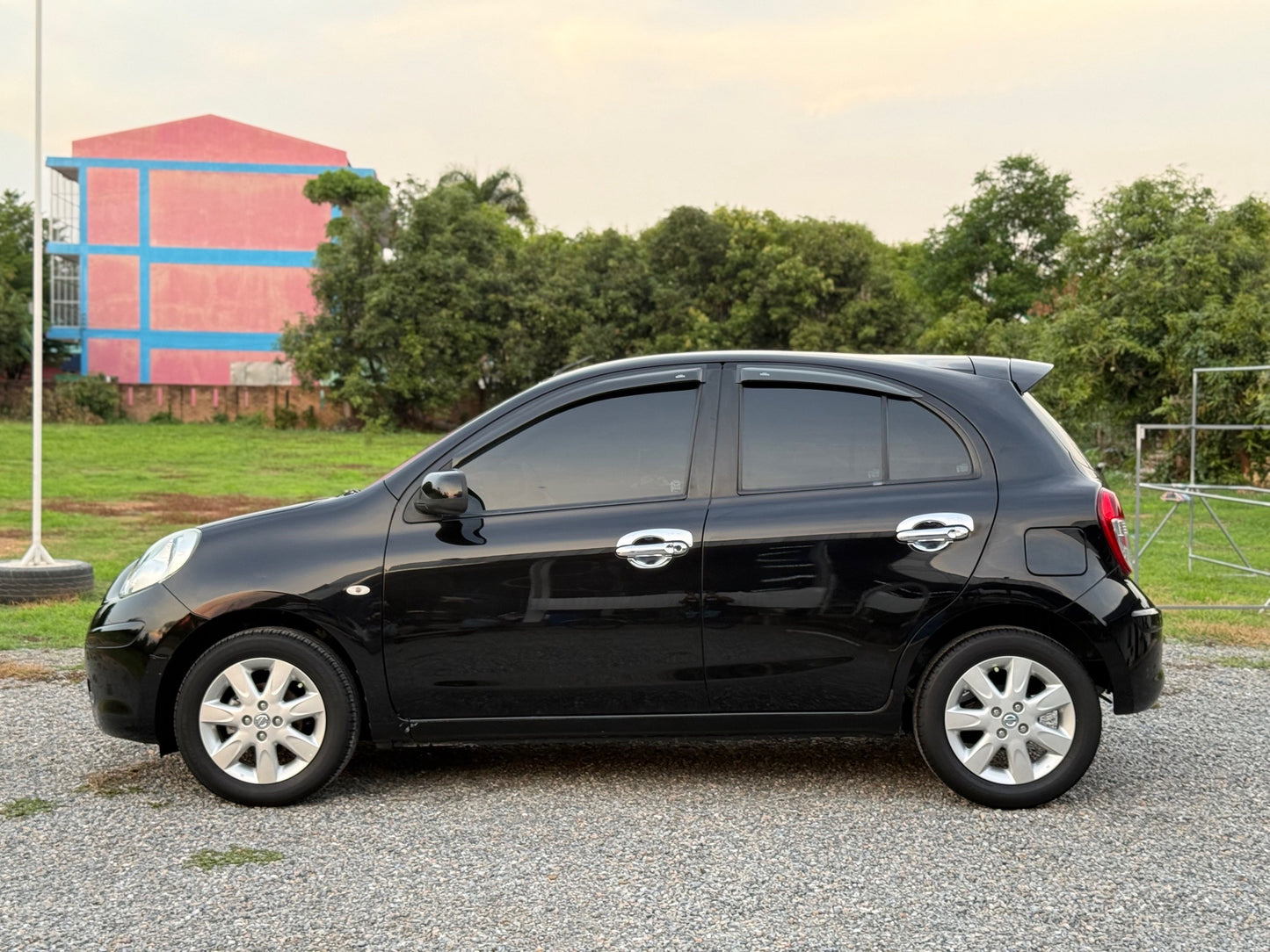 Nissan March 1.2 V A/T ปี 2011