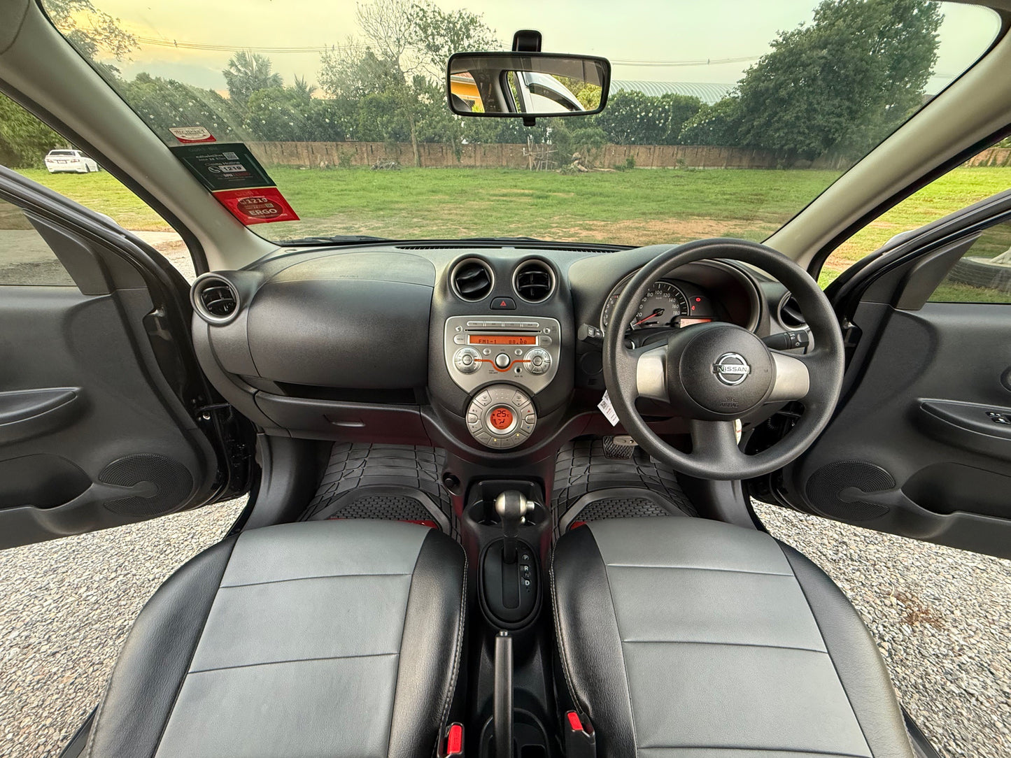 Nissan March 1.2 V A/T ปี 2011