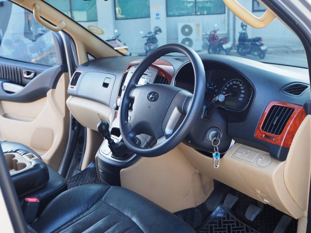 Hyundai H1 2.5 MAESTO TOURING CRDi M/T ปี 2012/2556