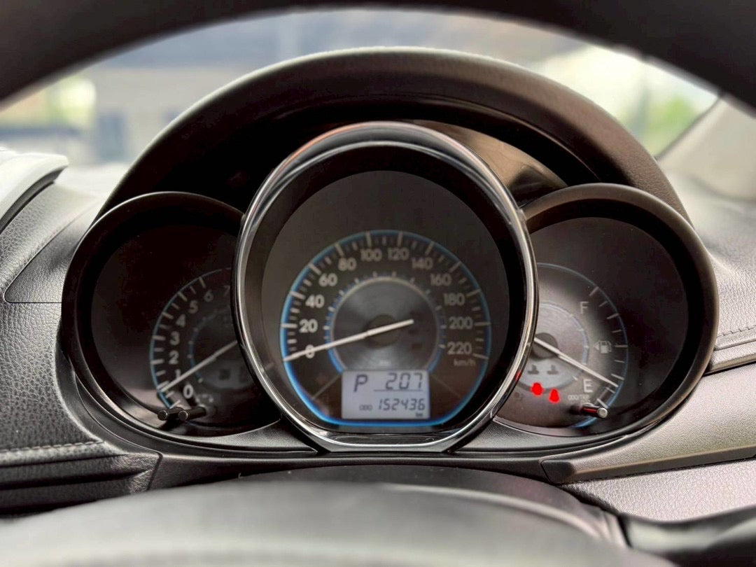 TOYOTA VIOS 1.5 J AIRBAG ABS เกียร์ออโต้ 2018/2561 ตัวใหม่ ฝาขาว NR2