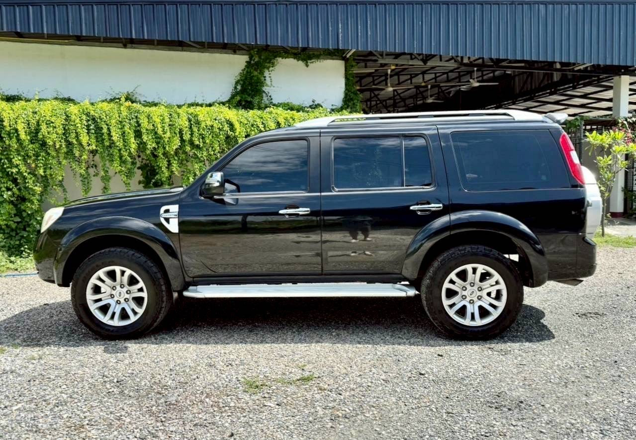 Ford Everest 2.5 LTD LIMITED ออโต้ 2WD ปี 2557