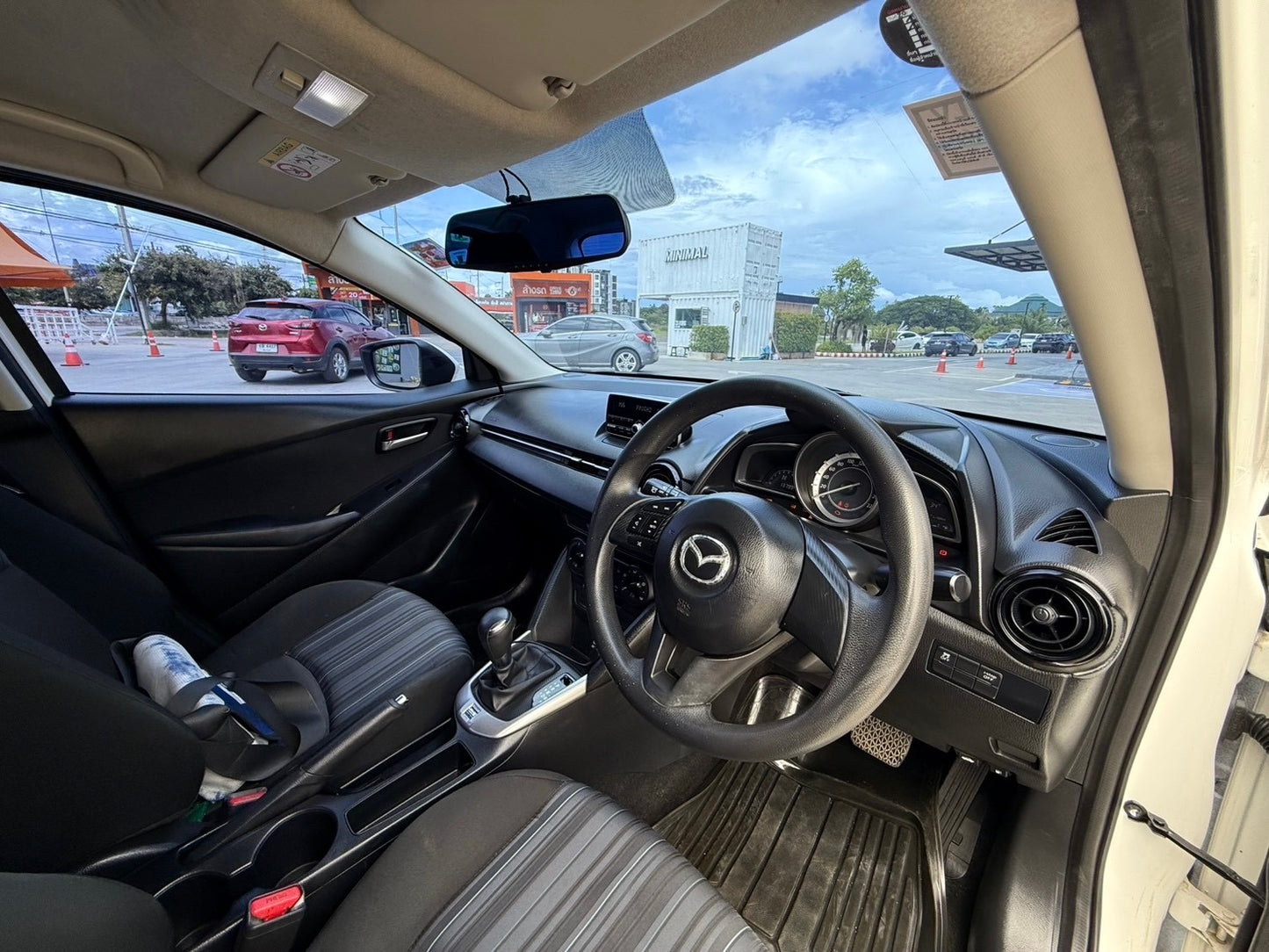 (มือแรกออกห้าง) Mazda2 Skyactiv 1.3 Sports Standard 5 ประตู ปี 2016/2559