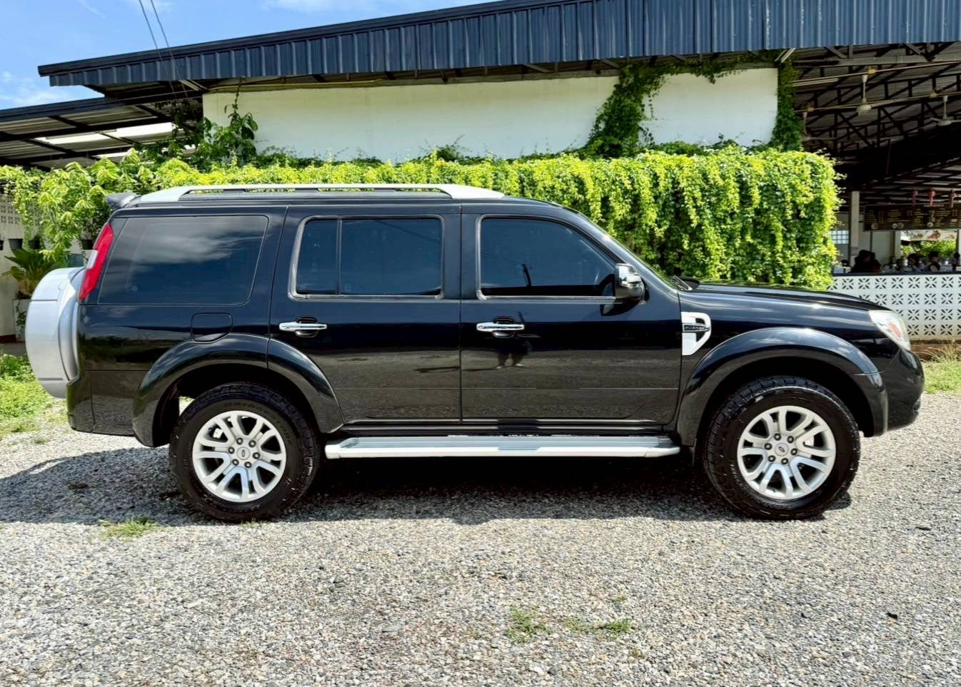 Ford Everest 2.5 LTD LIMITED ออโต้ 2WD ปี 2557