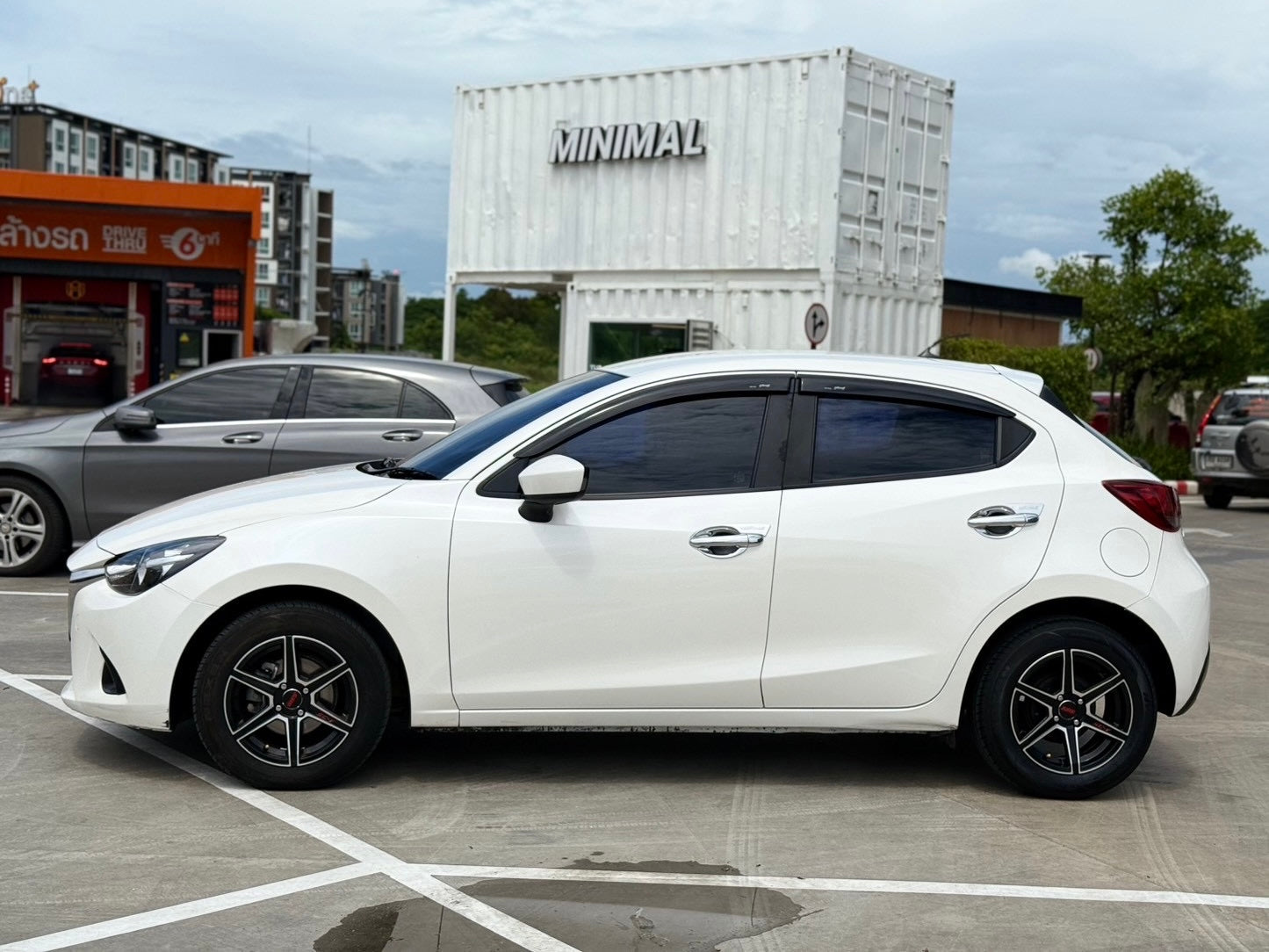 (มือแรกออกห้าง) Mazda2 Skyactiv 1.3 Sports Standard 5 ประตู ปี 2016/2559