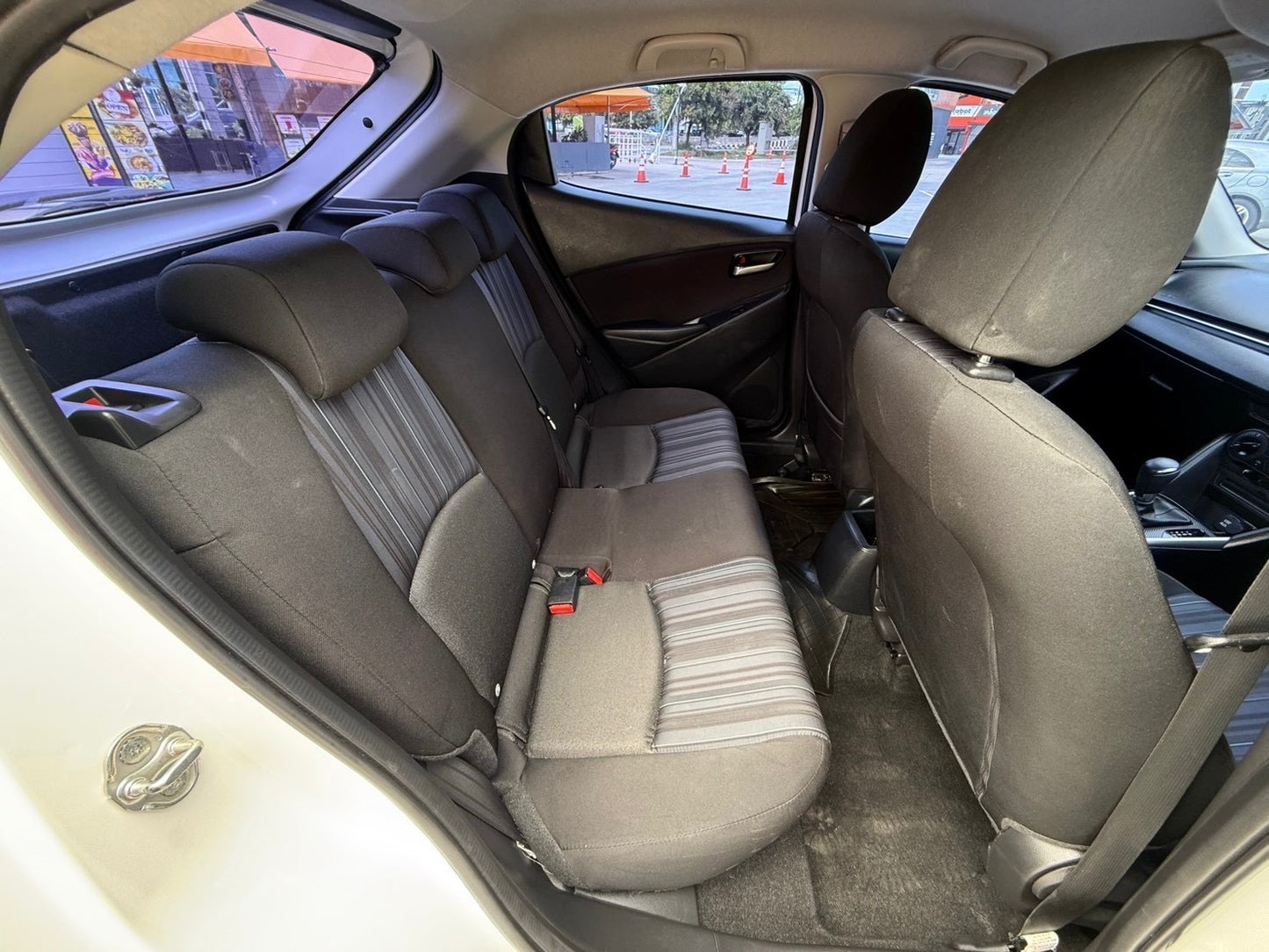 (มือแรกออกห้าง) Mazda2 Skyactiv 1.3 Sports Standard 5 ประตู ปี 2016/2559