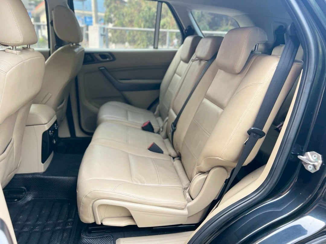 FORD EVEREST 2.2 TITANIUM 2WD ออโต้ ปี 2016 (2559) 7 ที่นั่งยอดฮิต